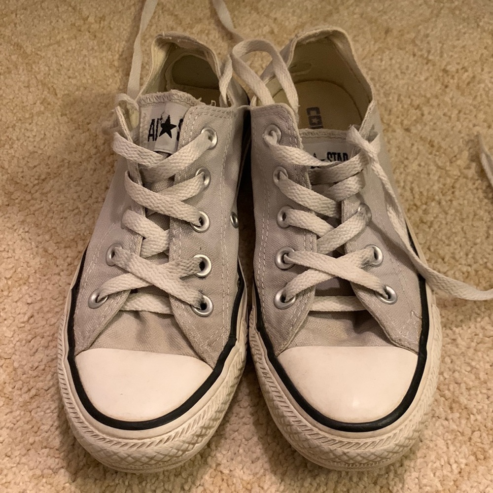 CONVERSE women’s size 6